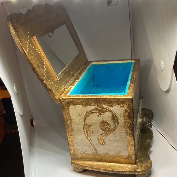 Vintage venetian style giltwood Jewelry box 7 x 4.5 x 5” blue velvet lining - Picture 2 of 6